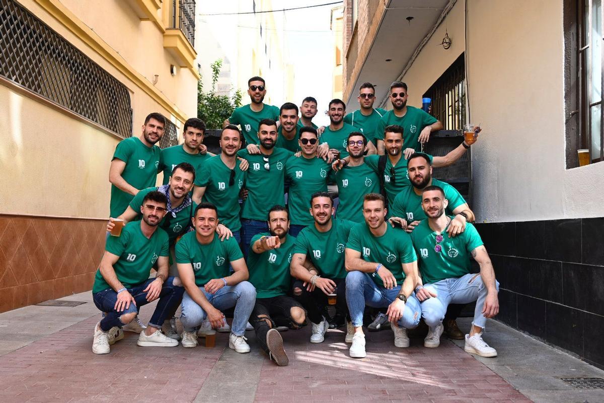 Una de las collas castelloneras, disfrutando del soleado día