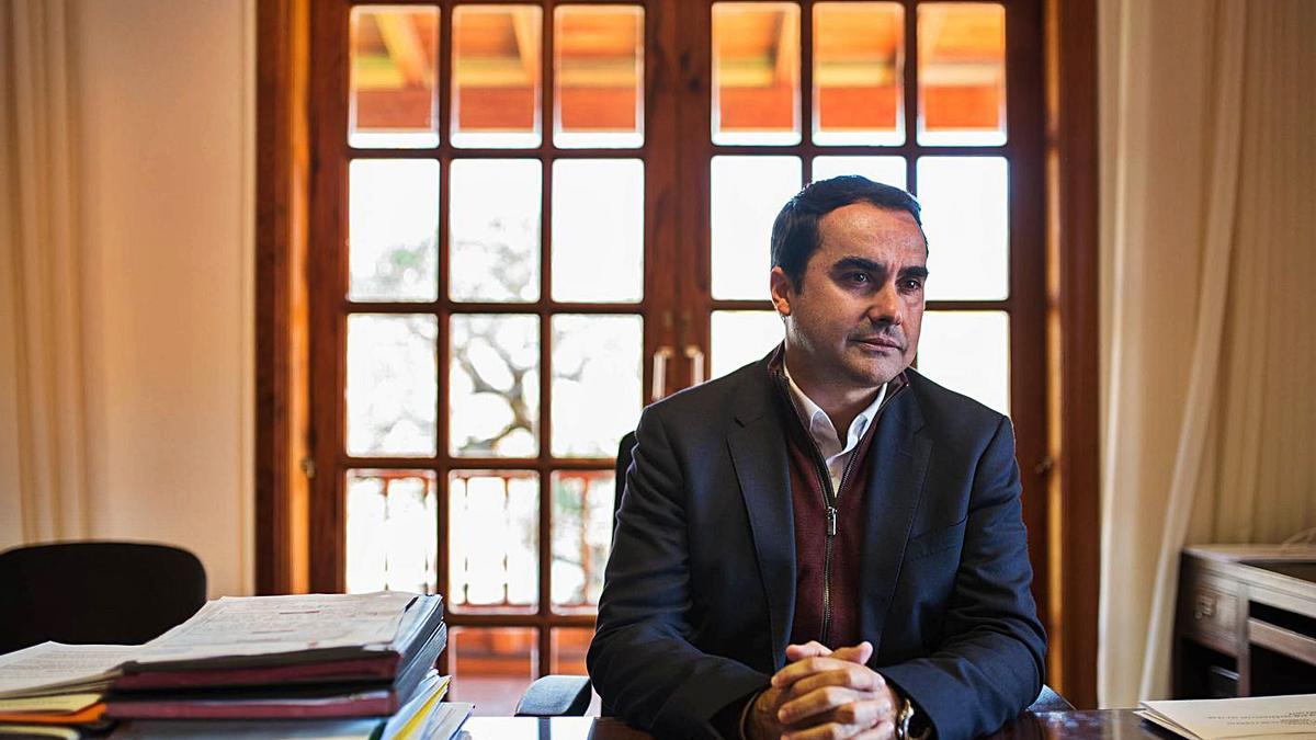 El alcalde de Tacoronte, José Daniel Díaz (NC), en su despacho en el ayuntamiento.