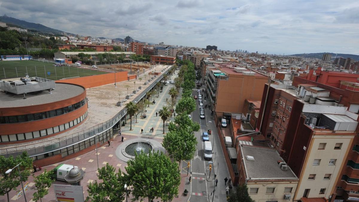 Imagen aérea de la calle Verge de la Mercè, en el barrio de Can Vidalet de Esplugues