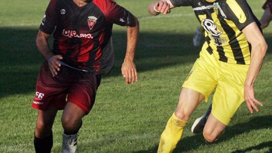 Richi, en un partido anterior del Lalín en el Cortizo. // Bernabé