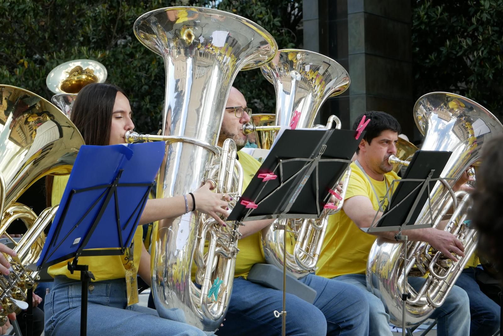 Más de 230 instrumentistas de metal tocan en la plaza del Pilar