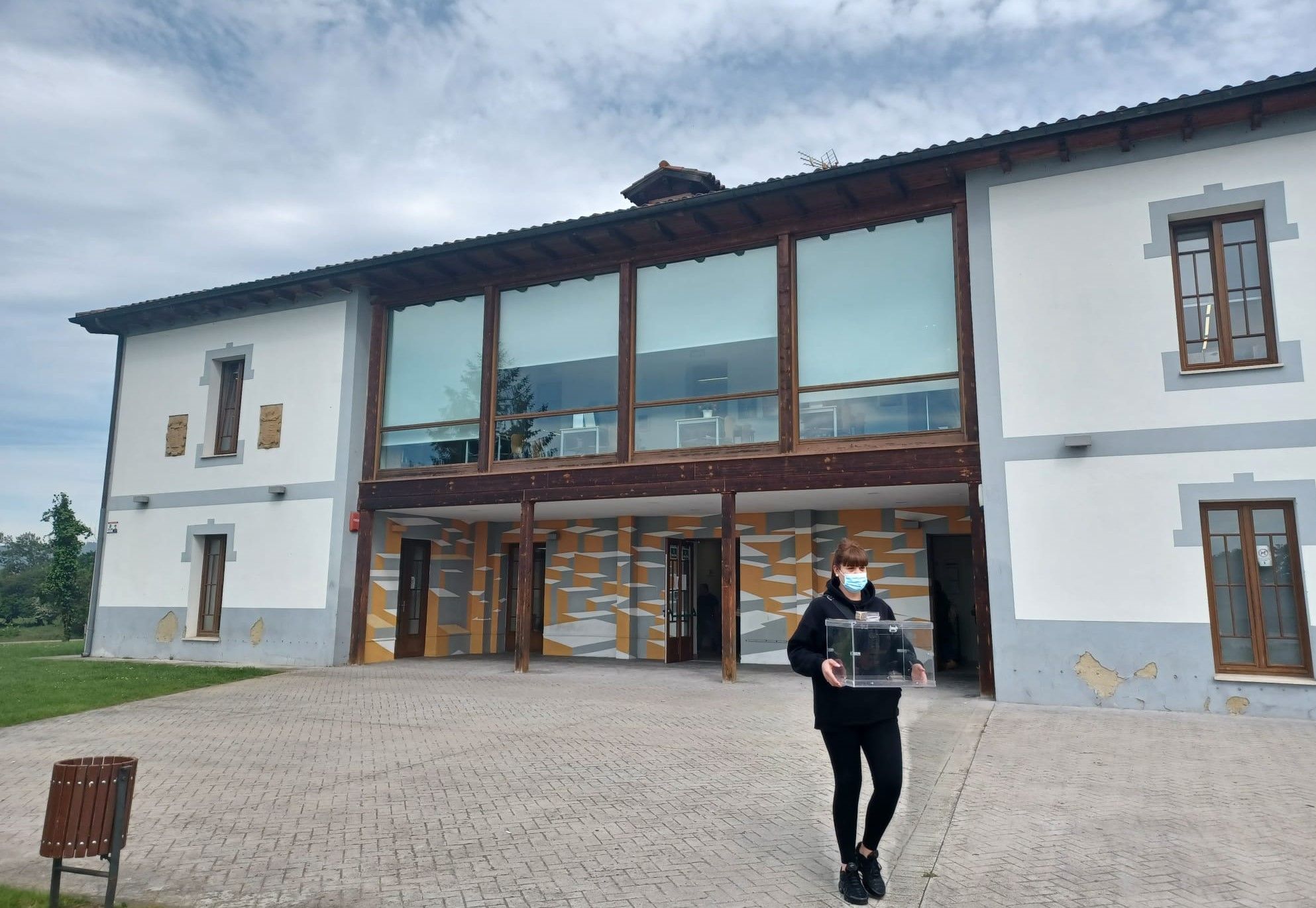 Leer en un palacio: así es la biblioteca de Lugo de Llanera, instalada en una casona del siglo XVII