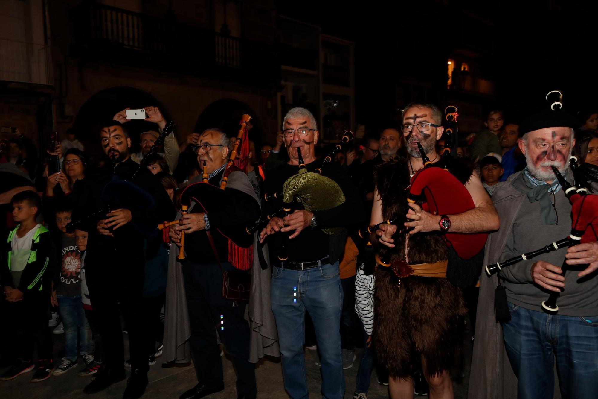 Miles de personas llenaron O Berbés durante la noche