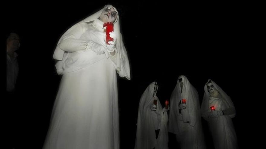 La noche de ánimas planta cara a Halloween en Aragón