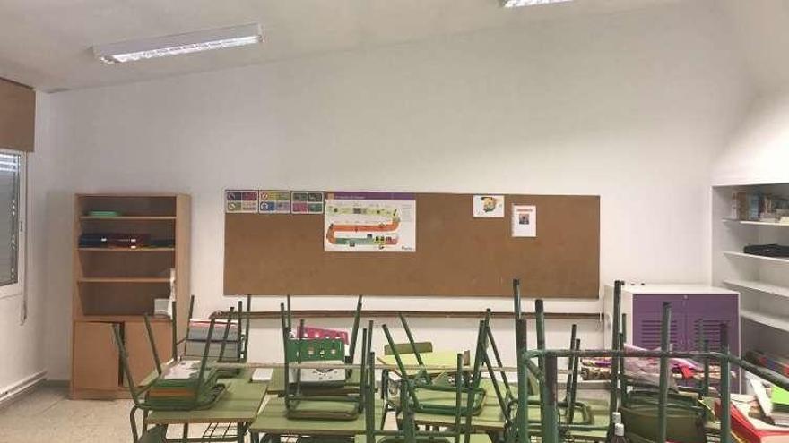 Aula reformada en el colegio de A Laxe. // Santos Álvarez