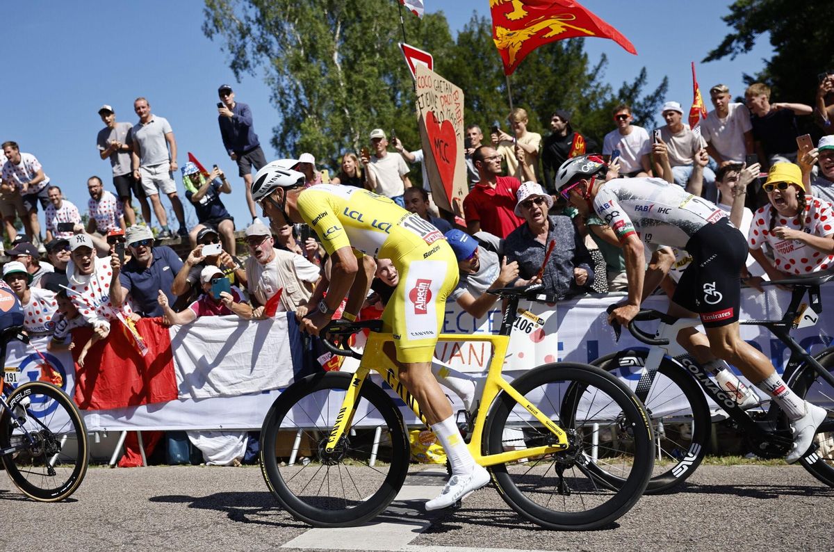(France), 08/07/2025.- Dutch rider Mathieu Van Der Poel of Alpecin - Deceuninck team in action during the 4th stage of the Tour de France cycling race over 174.2km from Amiens to Rouen, France, 08 July 2025. (Ciclismo, Francia) EFE/EPA/MARTIN DIVISEK