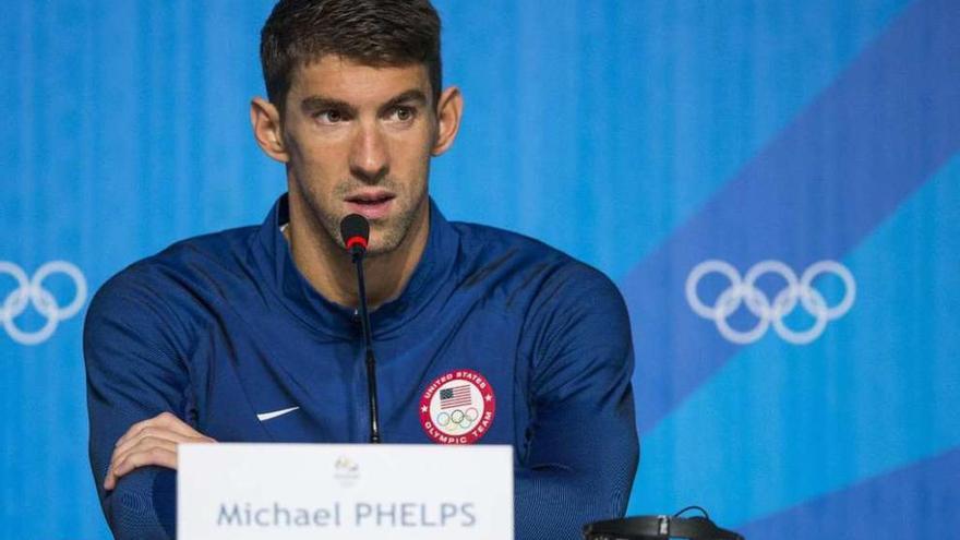 Phelps, durante la rueda de prensa de ayer. // Efe