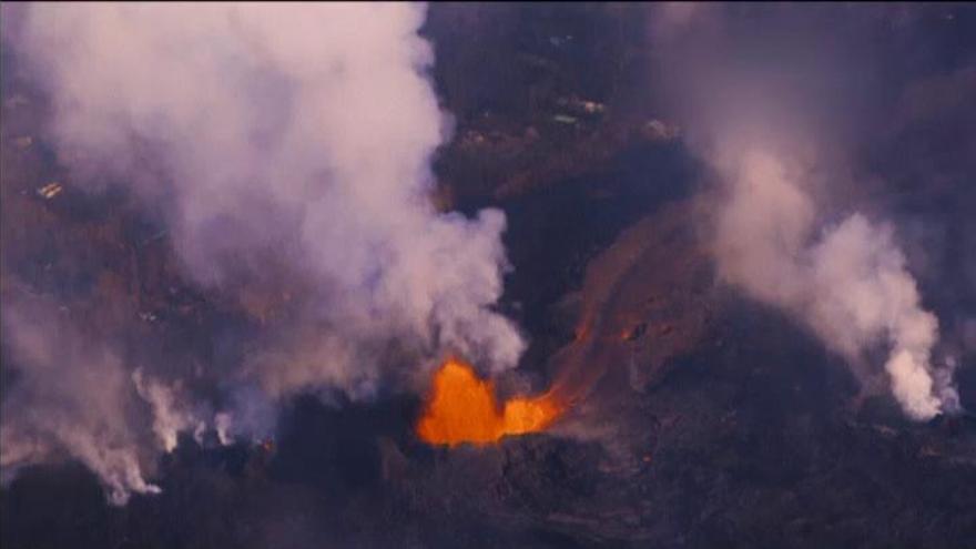 Rescatan a tres personas que estaban atrapadas por la lava del volcán Kilauea