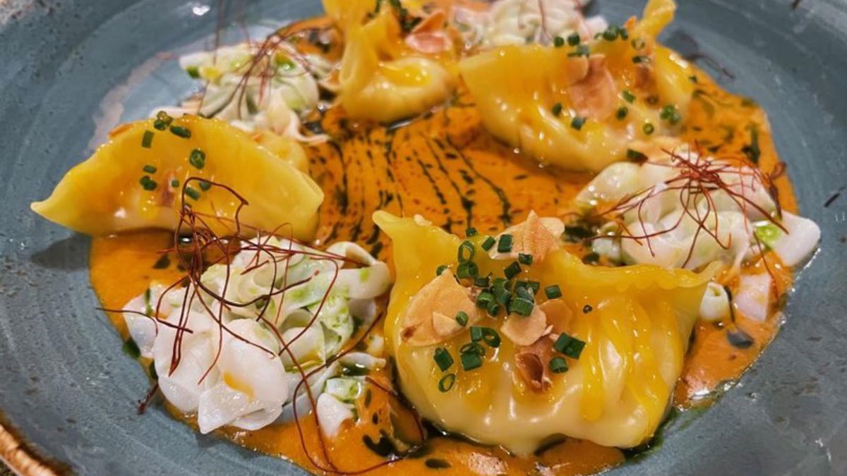 Dumpling de gamba, americana de carabineros y fideos de calamar