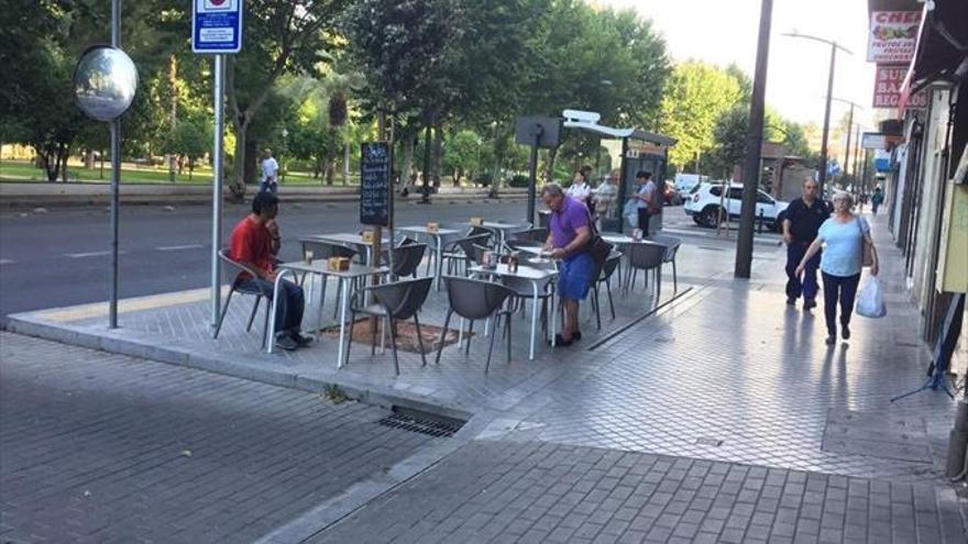 Urbanismo delimita los veladores de Ronda de los Tejares y las avenidas de la Victoria y Cervantes