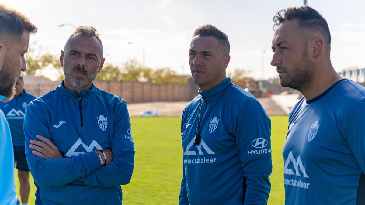 Jordi Roger, técnico del Baleres, en un entrenamiento reciente.