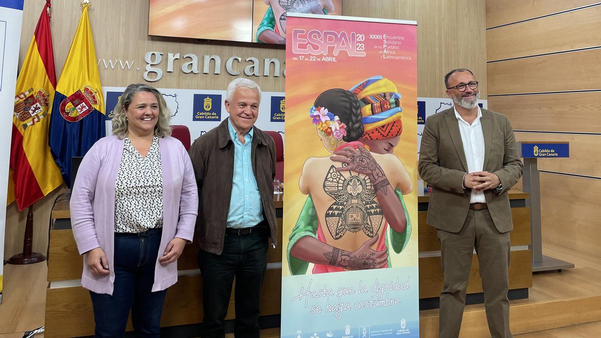 Ana María Gopard, junto a Carmelo Ramírez y Francisco González en la presentación de ESPAL