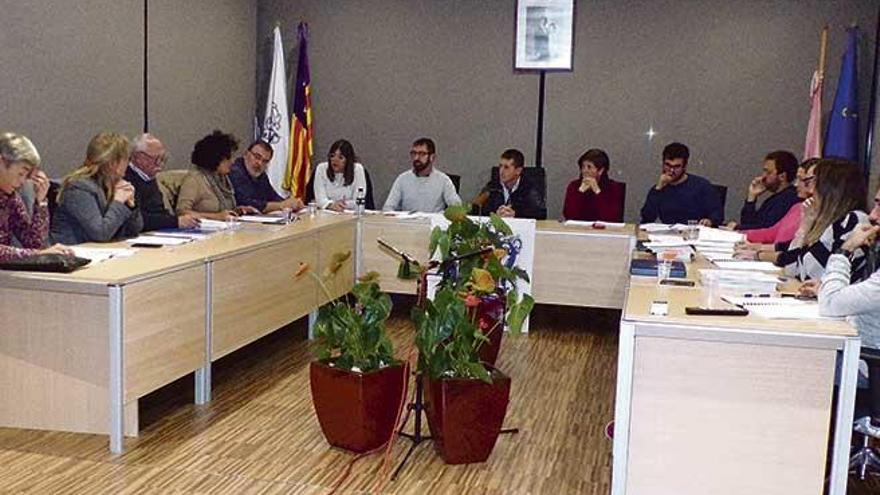 Imagen de archivo de la corporación de Lloseta reunida en el salón de plenos.