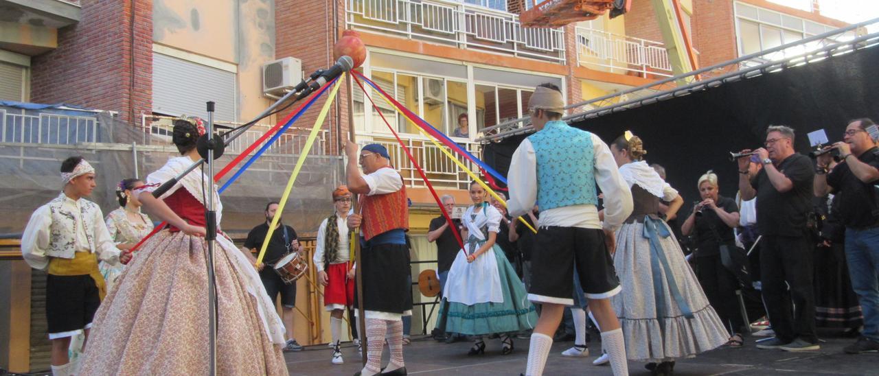 Grupo de "danses" de Mariano Benlliure en la anterior edición del festival.