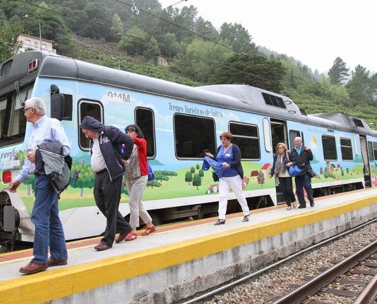 Tren turístico en tierras ourensanas.