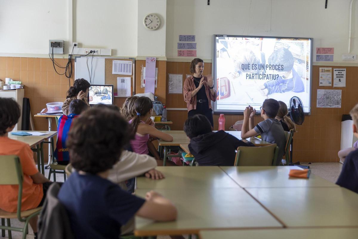 Un taller en una clase de primaria en la escuela Bogatell de Barcelona