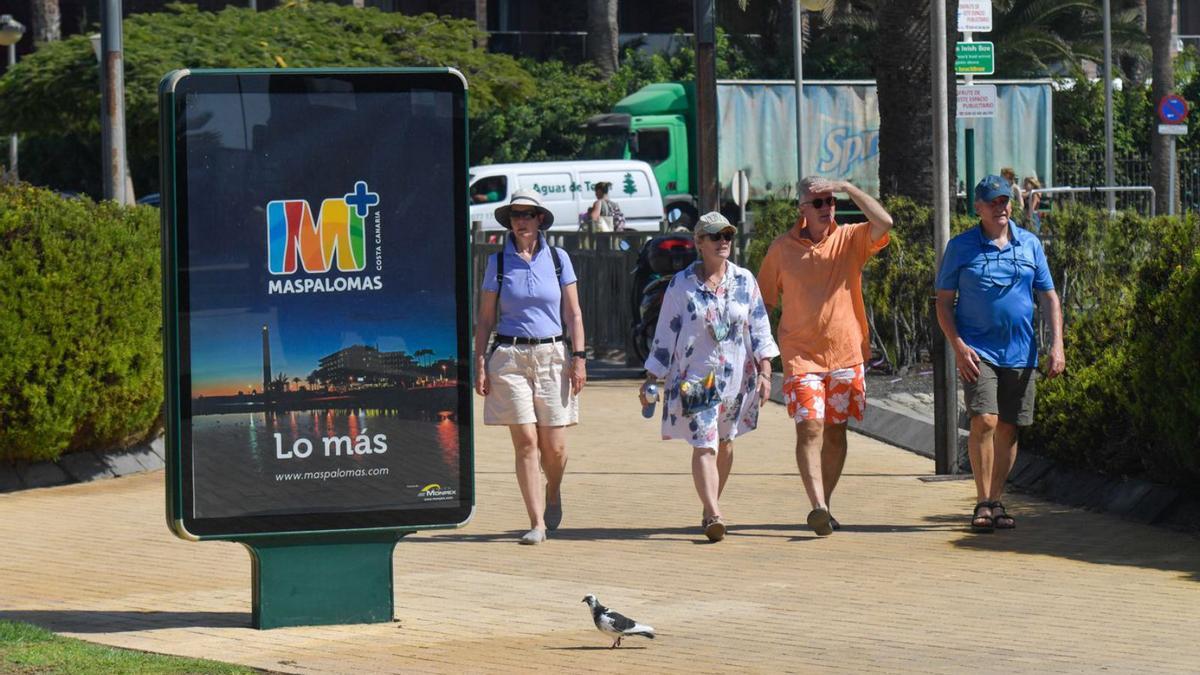 Turistas de paseo por el Sur de Gran Canaria.