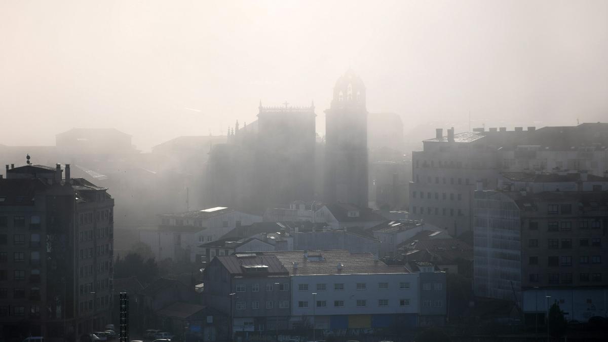 Santa María envuelta en niebla.