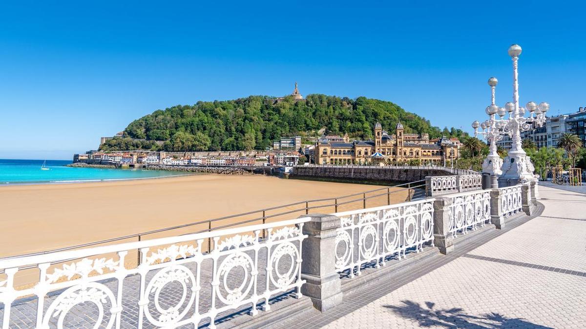 Los secretos mejor guardados de la playa más bonita y elegante de España