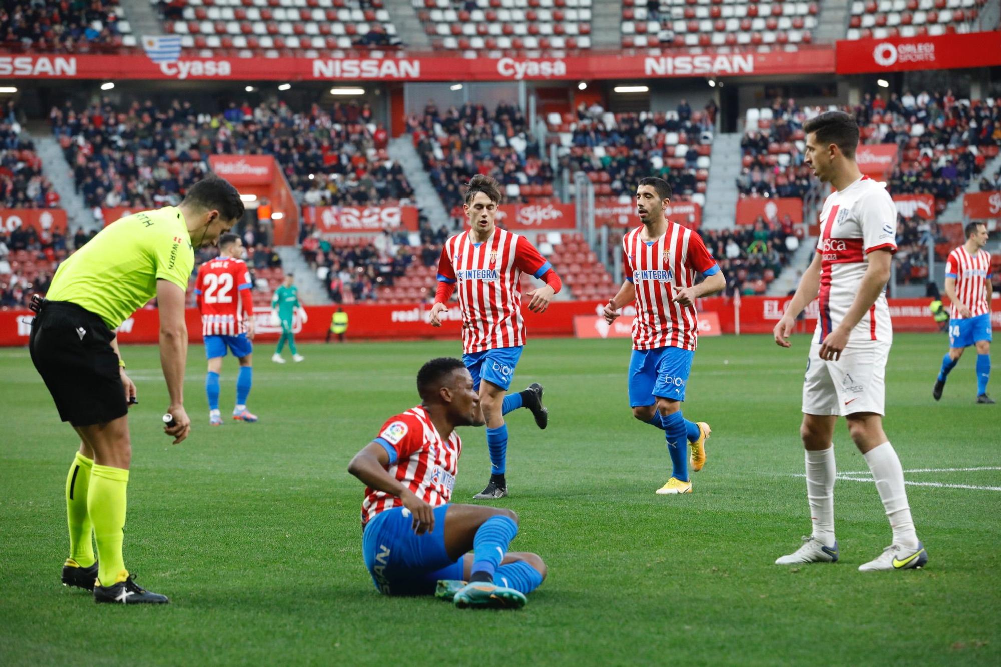 En imágenes: Así fue el Sporting-Huesca en El Molinón