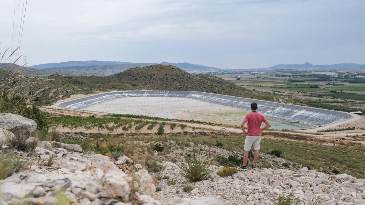 Imagen de archivo del embalse de la Cuesta en Villena, una de las infraestructuras para regular el agua del Júcar