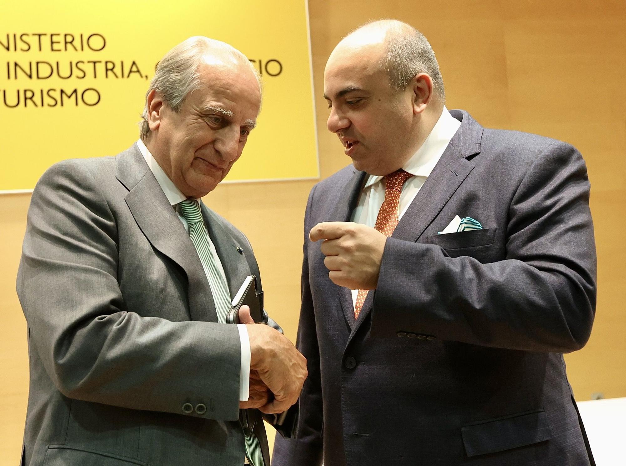 Firma del convenio de Siro en Madrid.