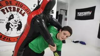 La asturiana Merche García corta por lo sano: la campeona de MMA se rapa la melena antes de un combate para reducir peso