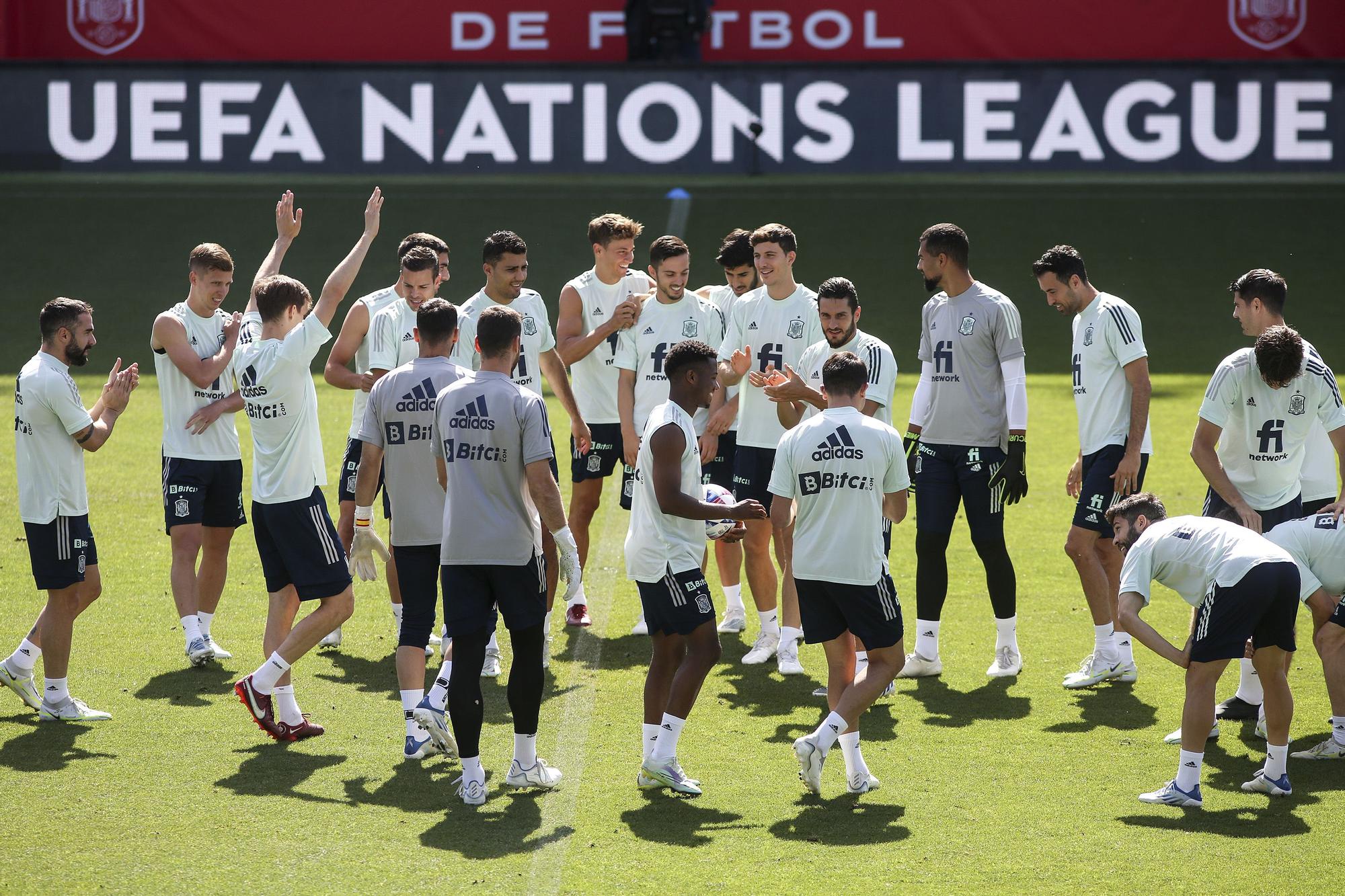 España se entrena en La Rosaleda para preparar el partido ante la República Checa