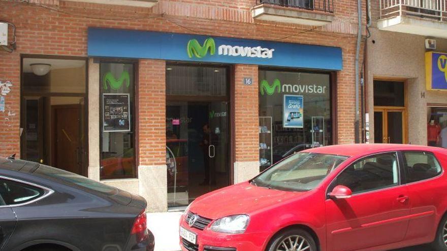 Roban más de 80 móviles en una tienda de Toro