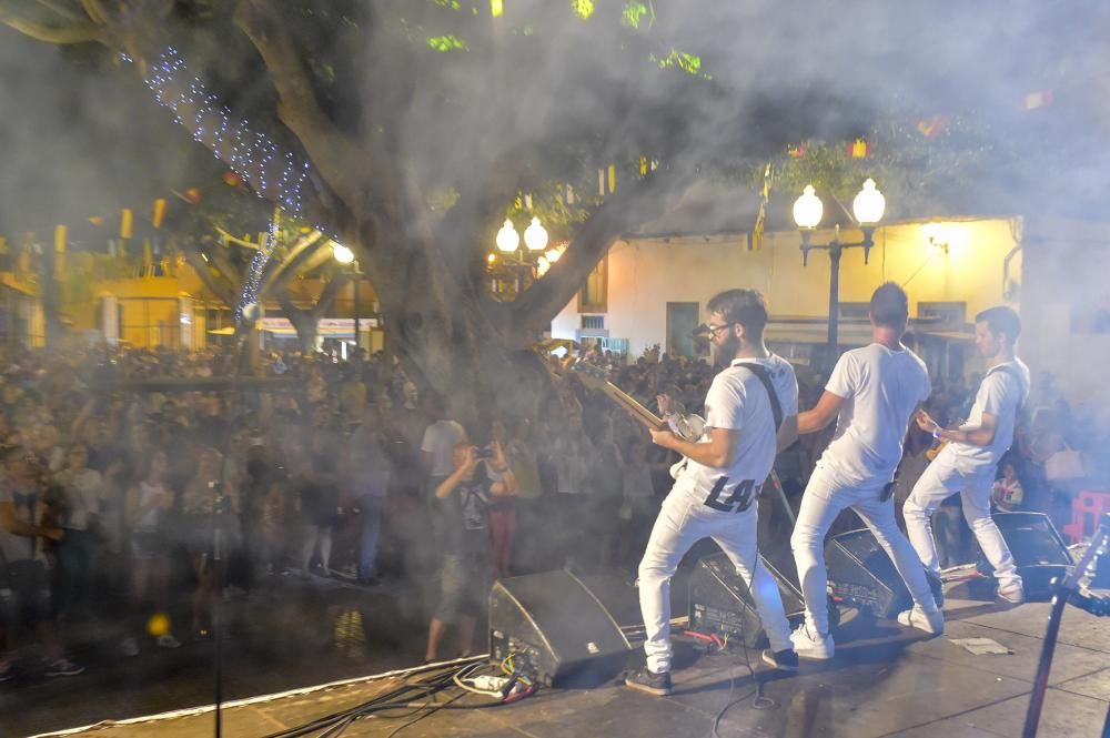 El grupo de rock LAX en la plaza de San Lorenzo