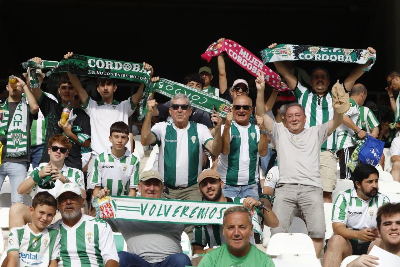 Córdoba CF-Ponferradina | Las imágenes de la afición blanquiverde en el play off de ascenso