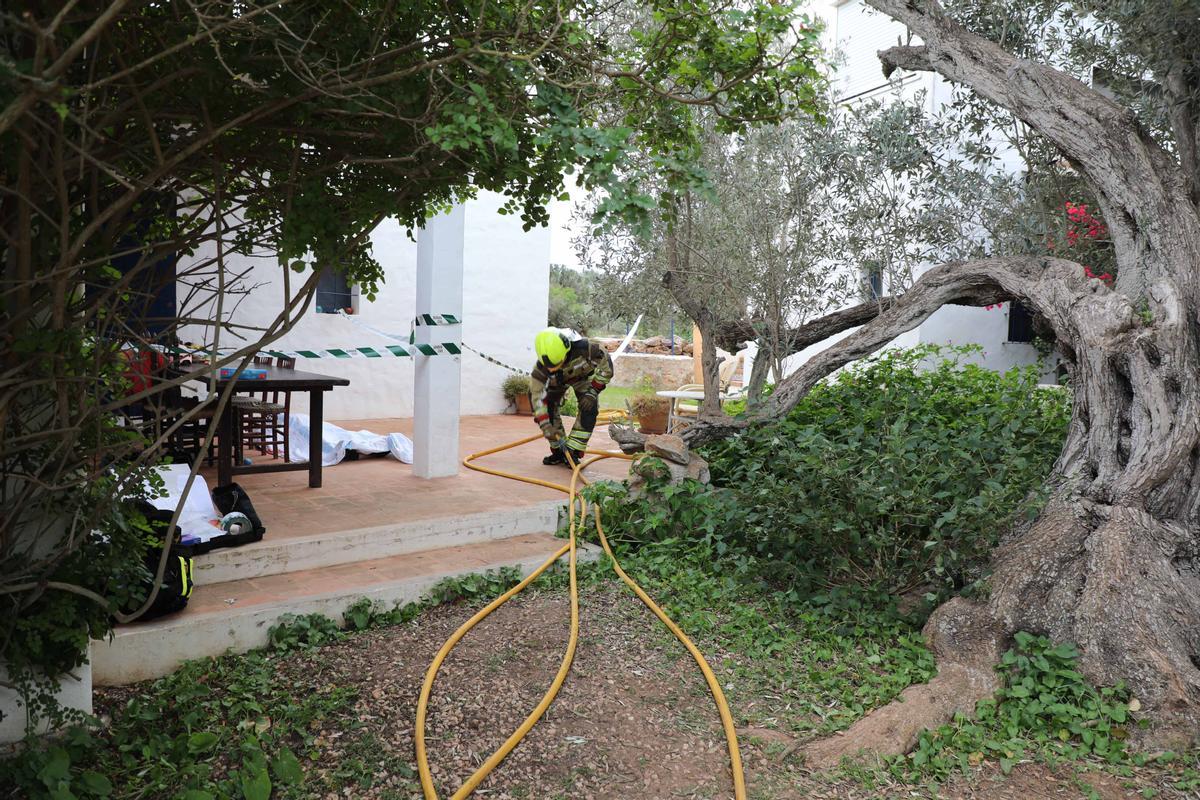 Las imágenes del incendio en Formentera en el que ha muerto un hombre de 39 años