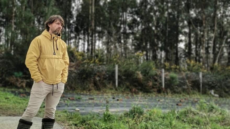 Santiago Pérez, el piloto gallego que cambió los aviones por el cultivo de vegetales premium en Teo y abastece a 90 restaurantes de España