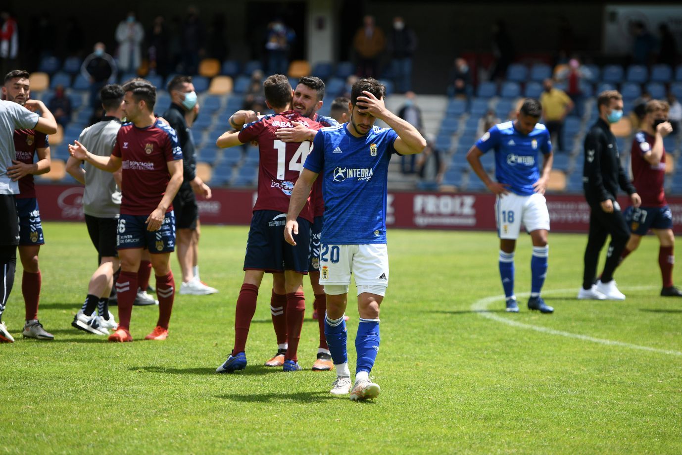 La emocionante permanencia del Pontevedra: goles y lágrimas en Pasarón