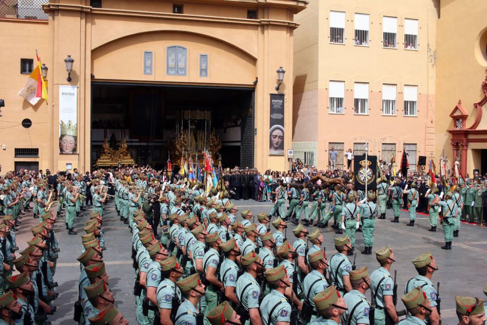 Tras desembarcar en el puerto de Málaga, la Compañía de Honores de la X Bandera del Tercio 'Alejandro Farnesio', IV protagoniza uno de los momentos más intensos de la Semana Santa de Málaga