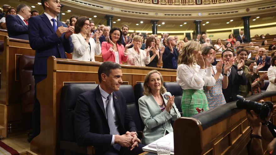 El presidente del Gobierno, Pedro Sánchez, y la vicepresidenta primera y ministra de Asuntos Económicos, Nadia Calviño, durante la primera jornada de la 26 edición del Debate sobre el Estado de la Nación.