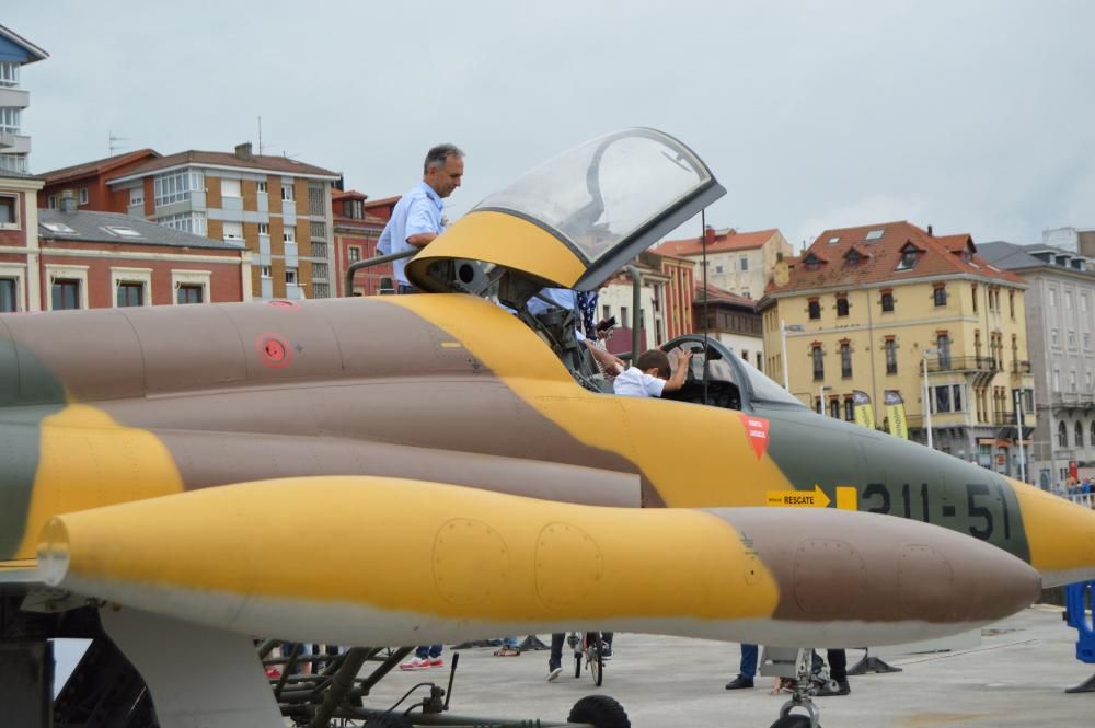 Aviones del festival aéreo de Gijón