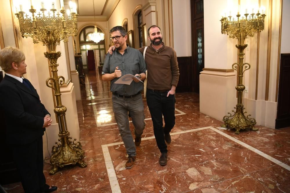 PP y BNG se abstienen. El pleno también aprueba un cambio en el presupuesto del IMCE.