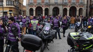 Zamoranos y zamoranas en la ruta motera contra la violencia de género.