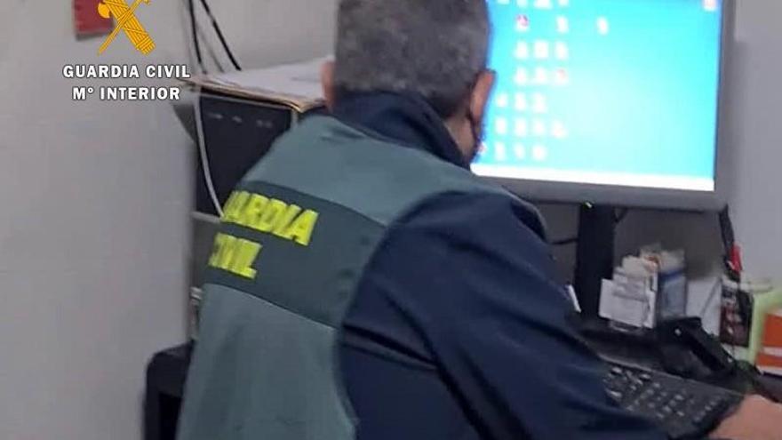 Un agente de la Guardia Civil de Cáceres.