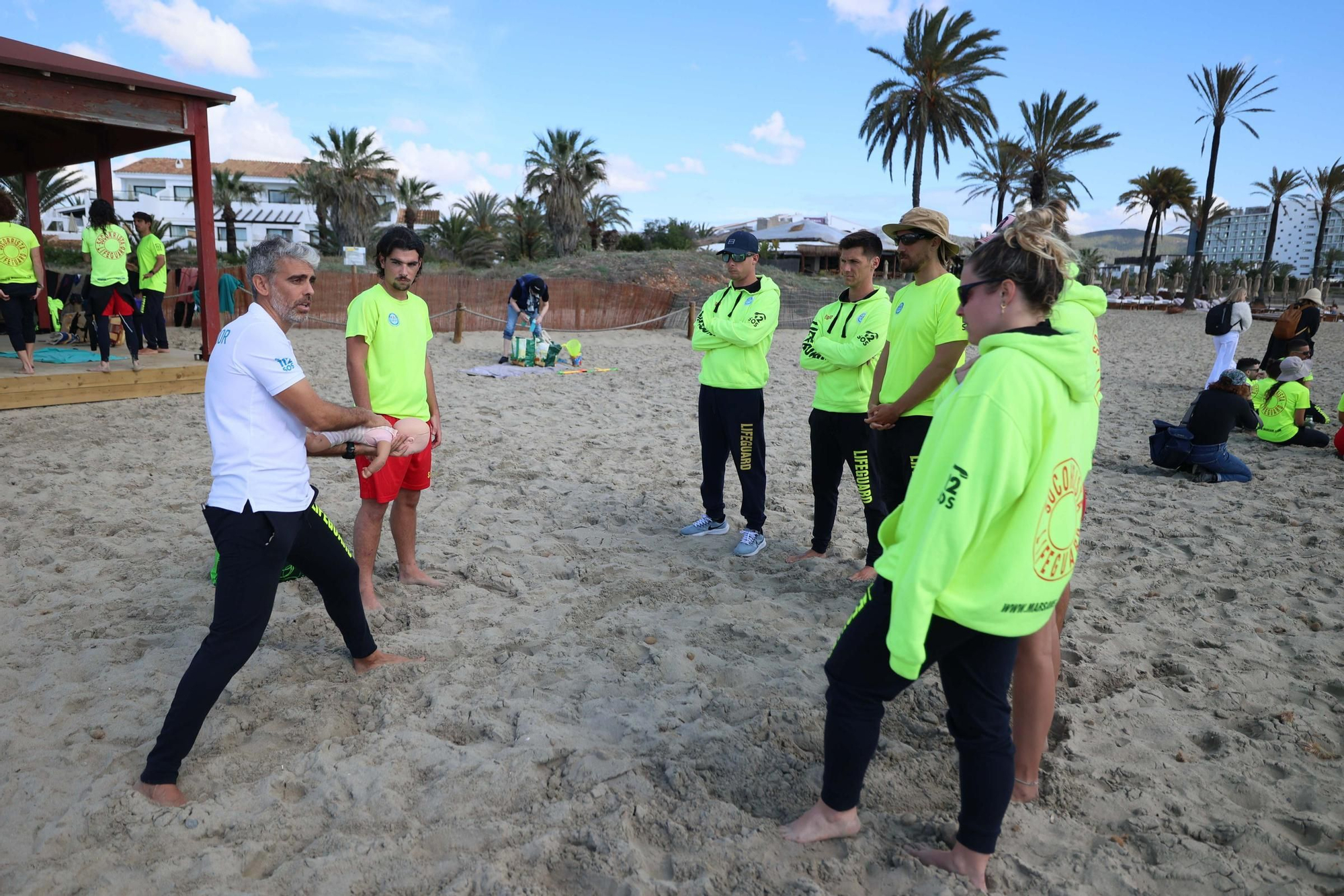 Galería: Más de 40 socorristas empiezan en nueve playas de Sant Josep