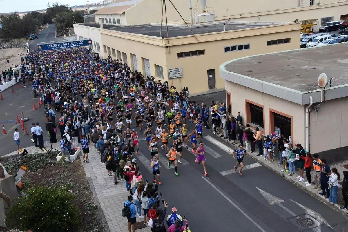 Imagen de archivo de la salida de la Media Maratón MACAN en Gando.