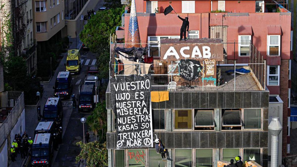 Desalojo de las casas ocupadas de 'El Kubo' y 'La Ruïna' en la Bonanova