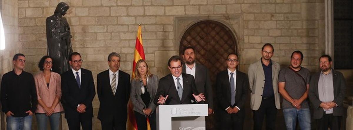 Artur Mas i dirigents dels partits pro consulta, l’octubre del 2014 al Palau de la Generalitat.