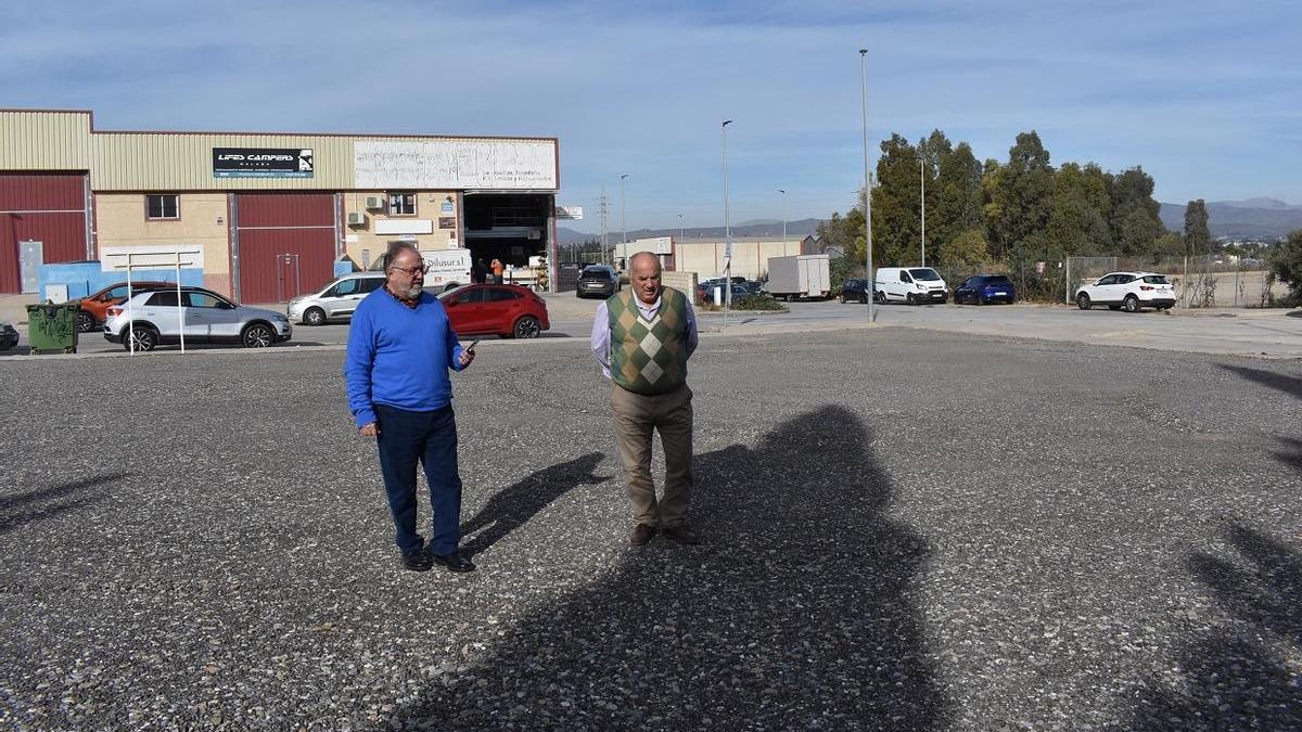 El Ayuntamiento ha habilitado sendas parcelas como aparcamiento en el polígono La Américas.