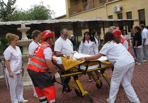 Imágenes del simulacro de incendio en una residencia de Jaráiz de la Vera