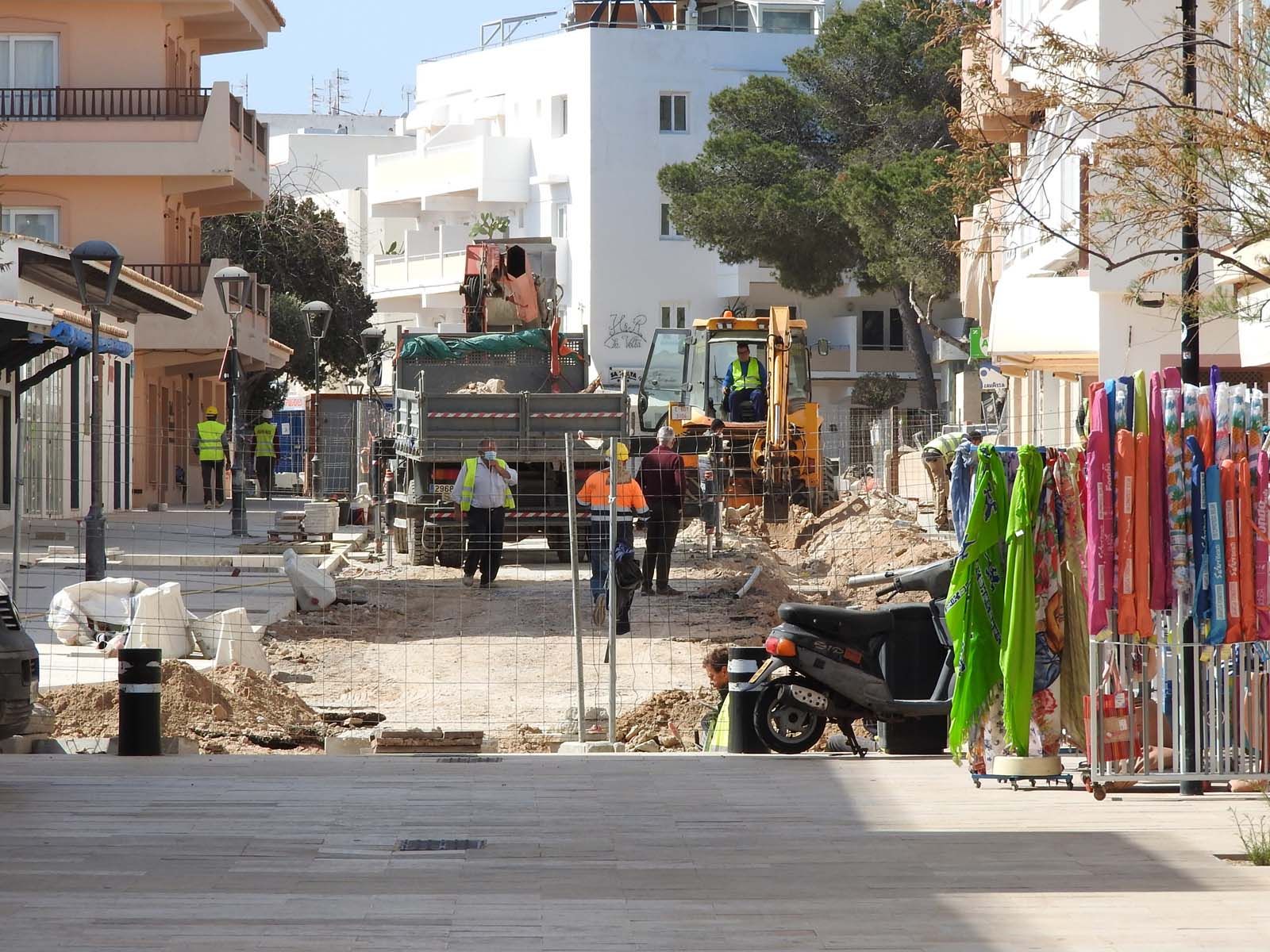 Semana Santa patas arriba en Formentera por el retraso en las obras en es Pujols