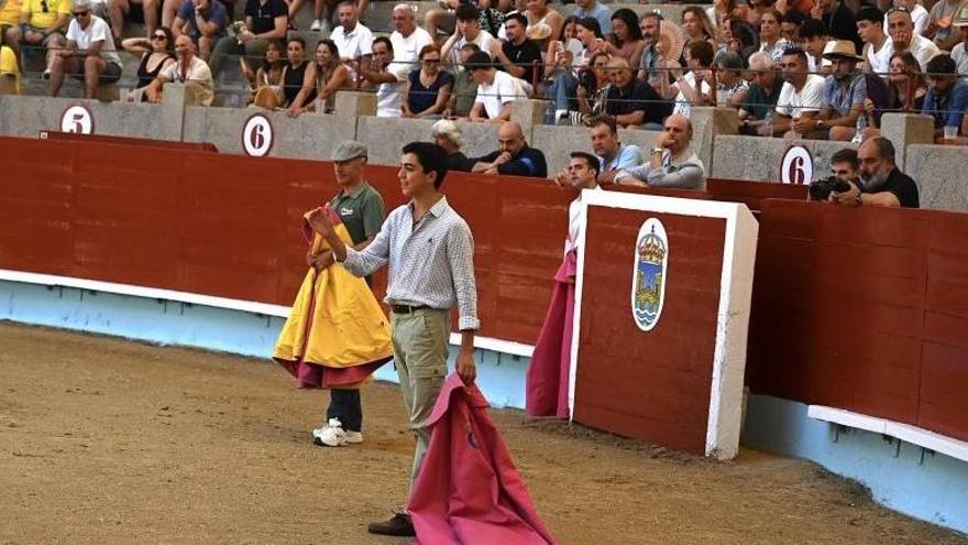 Dos debuts, dos generaciones y dos conceptos del toreo en la Feria Taurina 2026 de Pontevedra