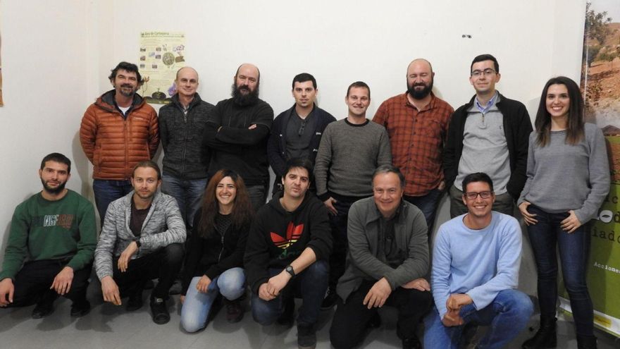 De pie, de izquierda a derecha: Trino Ferrández, Chema Catarineu, y Alberto García. Agachado, el primero por la izquierda, Adrián Ruiz. | L.O.