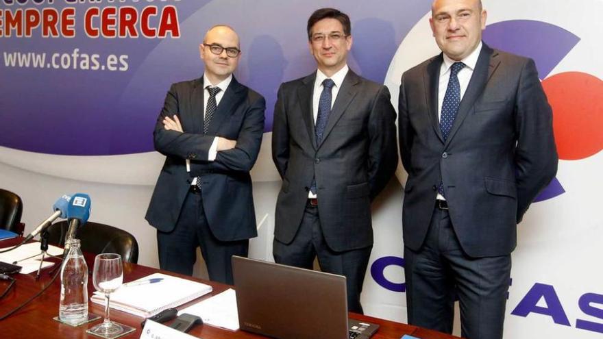 Por la izquierda, Antonio Díaz (vicepresidente), Juan Ramón Palencia (presidente) y Alfonso Roquera (director general).